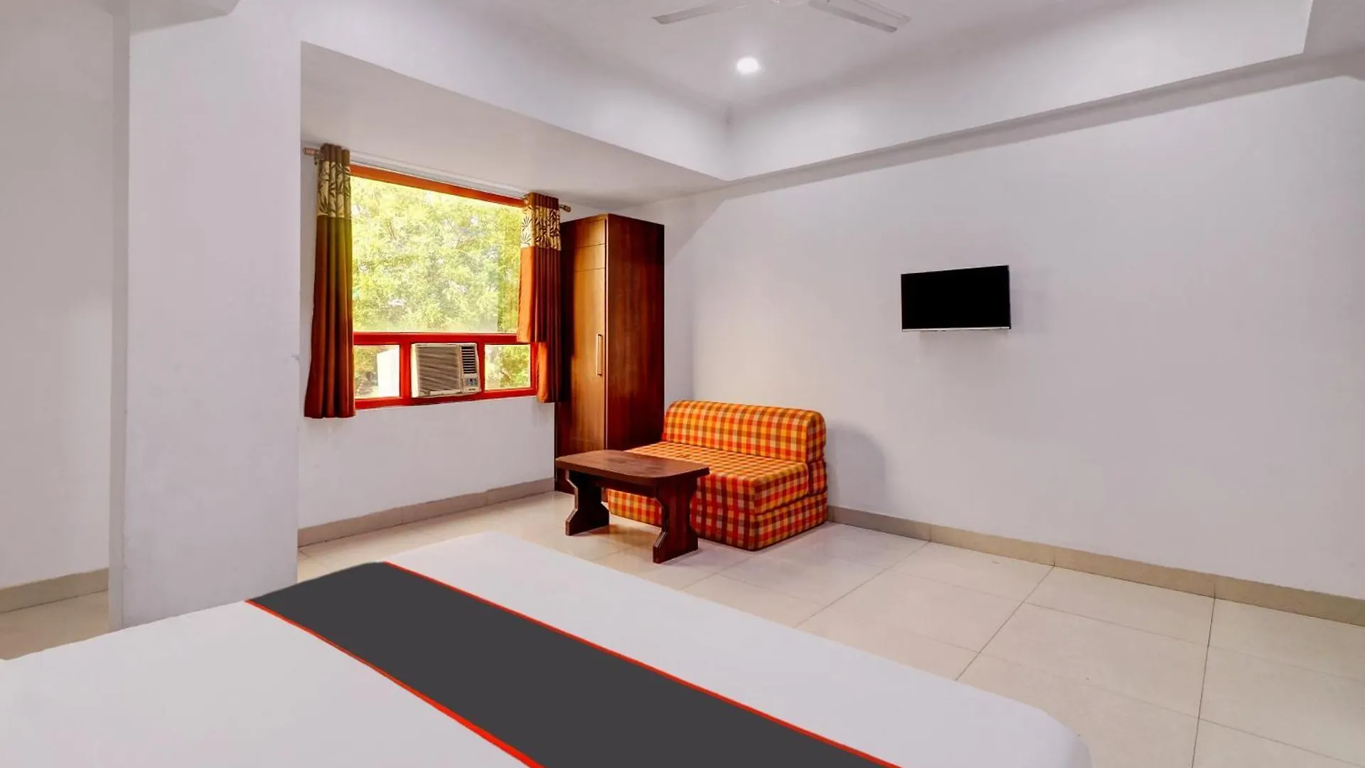 Collection O Colossal Inn Tājganj Hotel