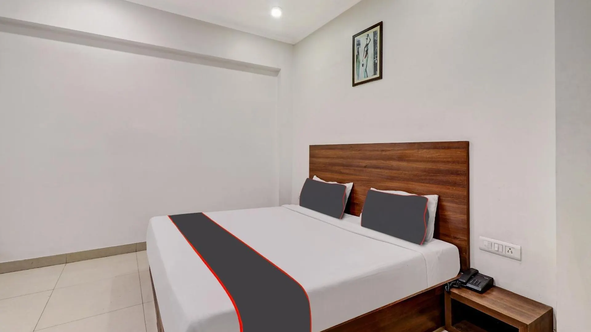 Collection O Colossal Inn Tājganj