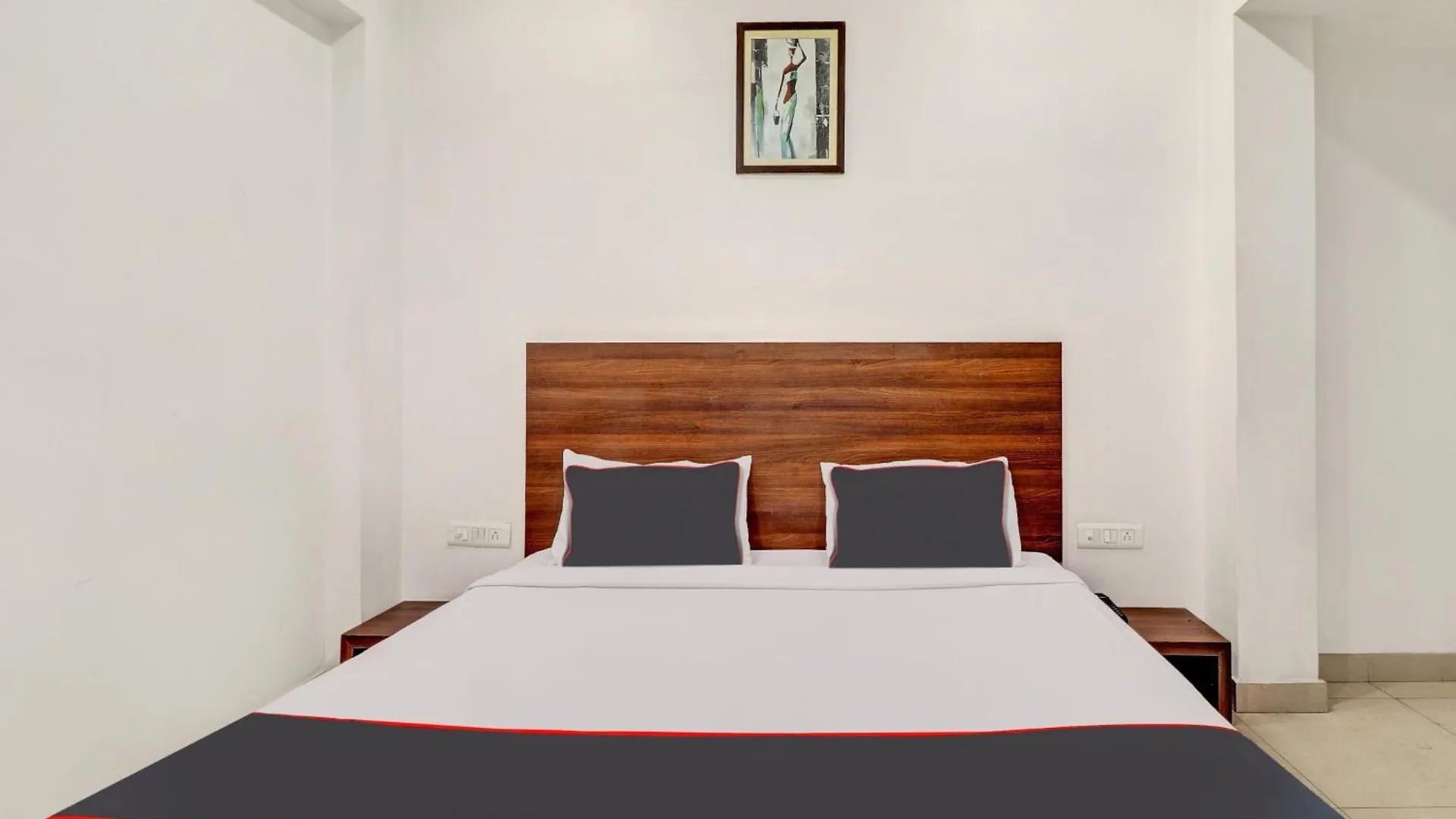 Hotel Collection O Colossal Inn Tajganj
