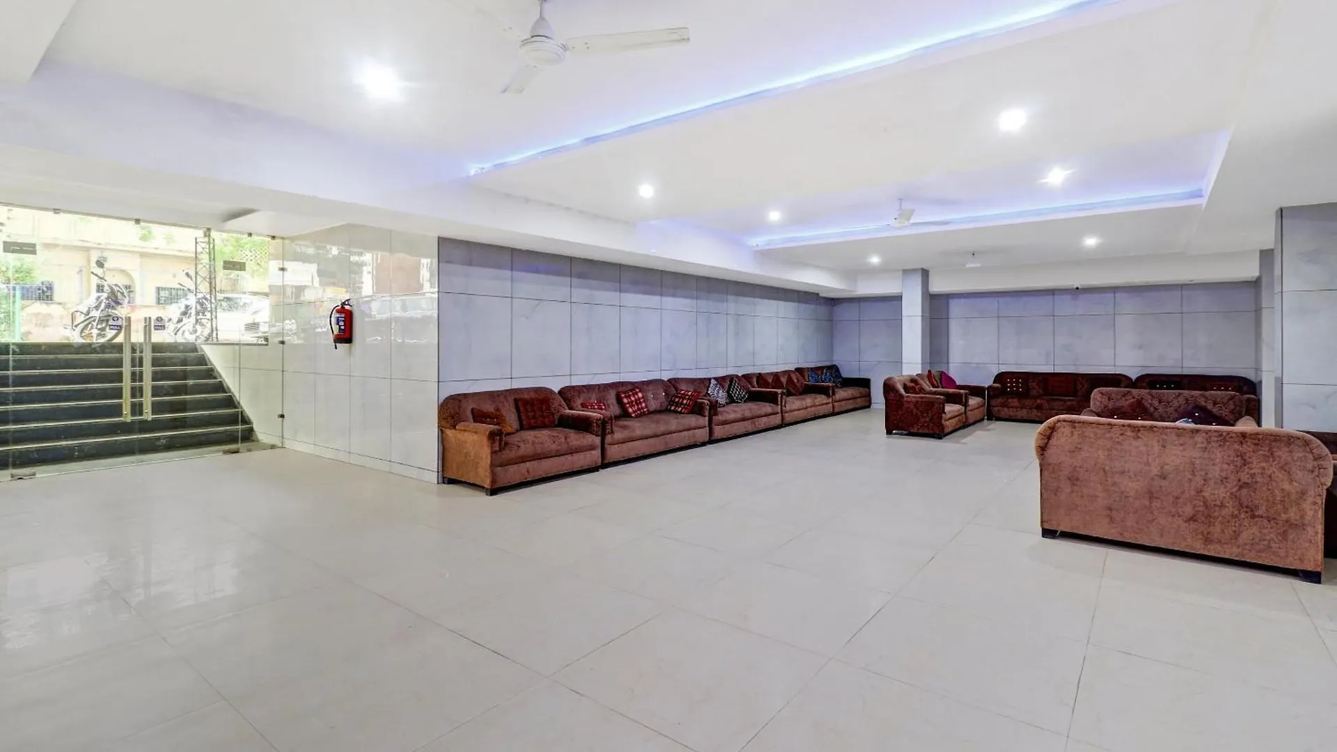 Hotel Collection O Colossal Inn Tajganj