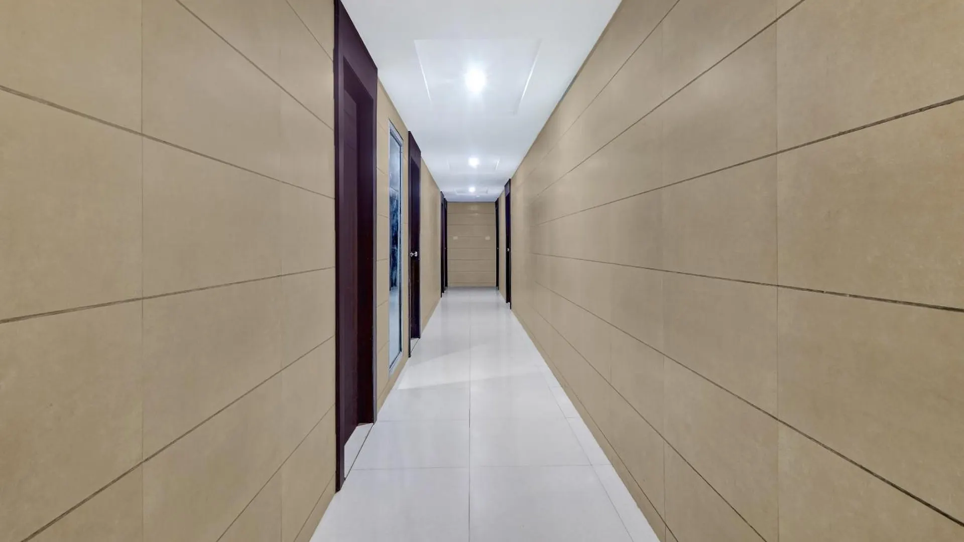 Hotel Collection O Colossal Inn Tajganj