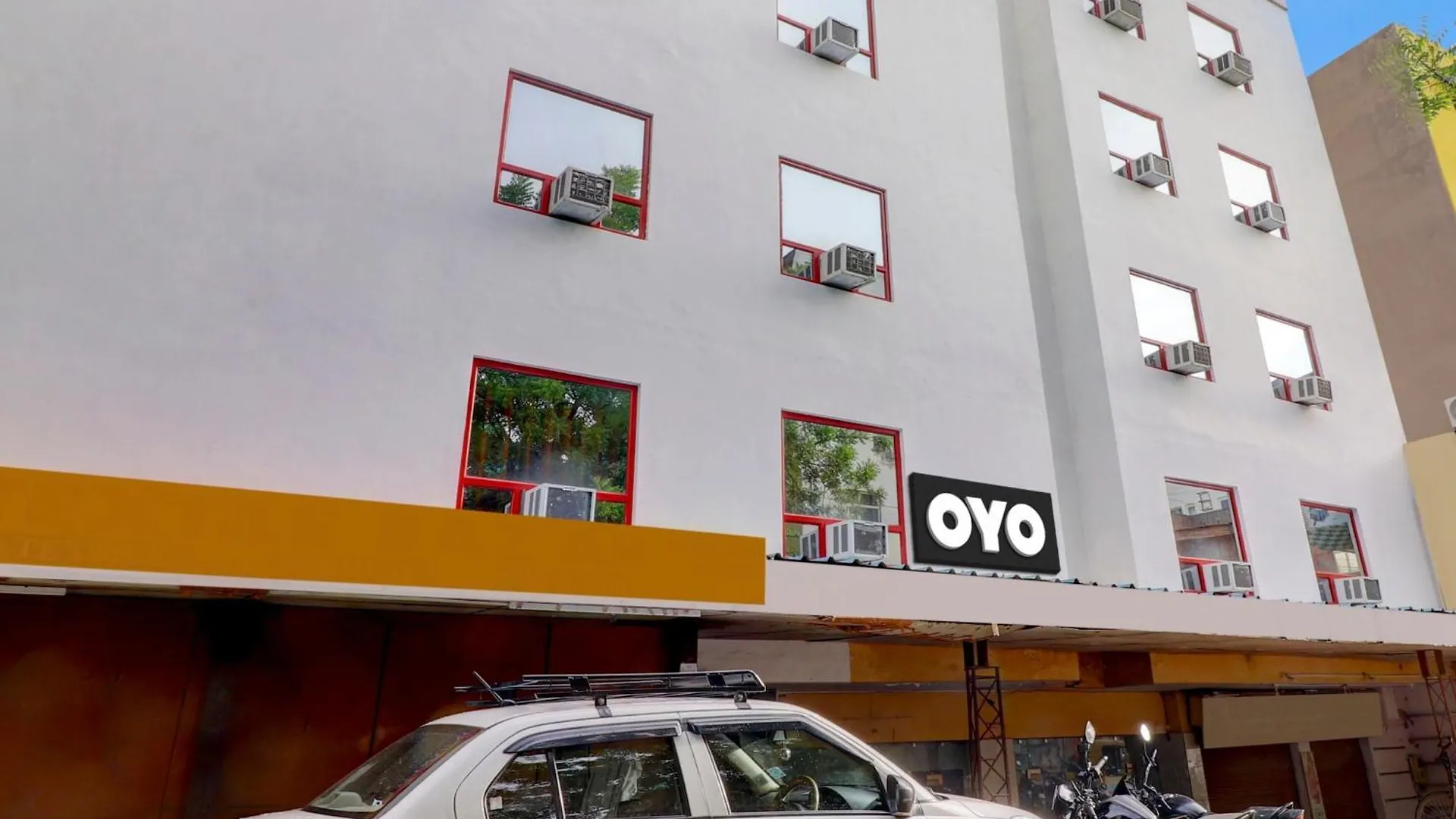 Hotel Collection O Colossal Inn Tajganj